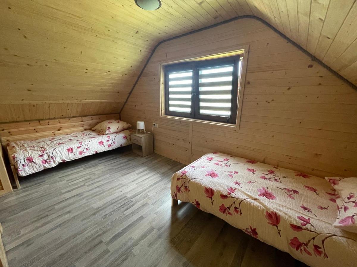 Uweronci Hotel Ustrzyki Dolne Bagian luar foto